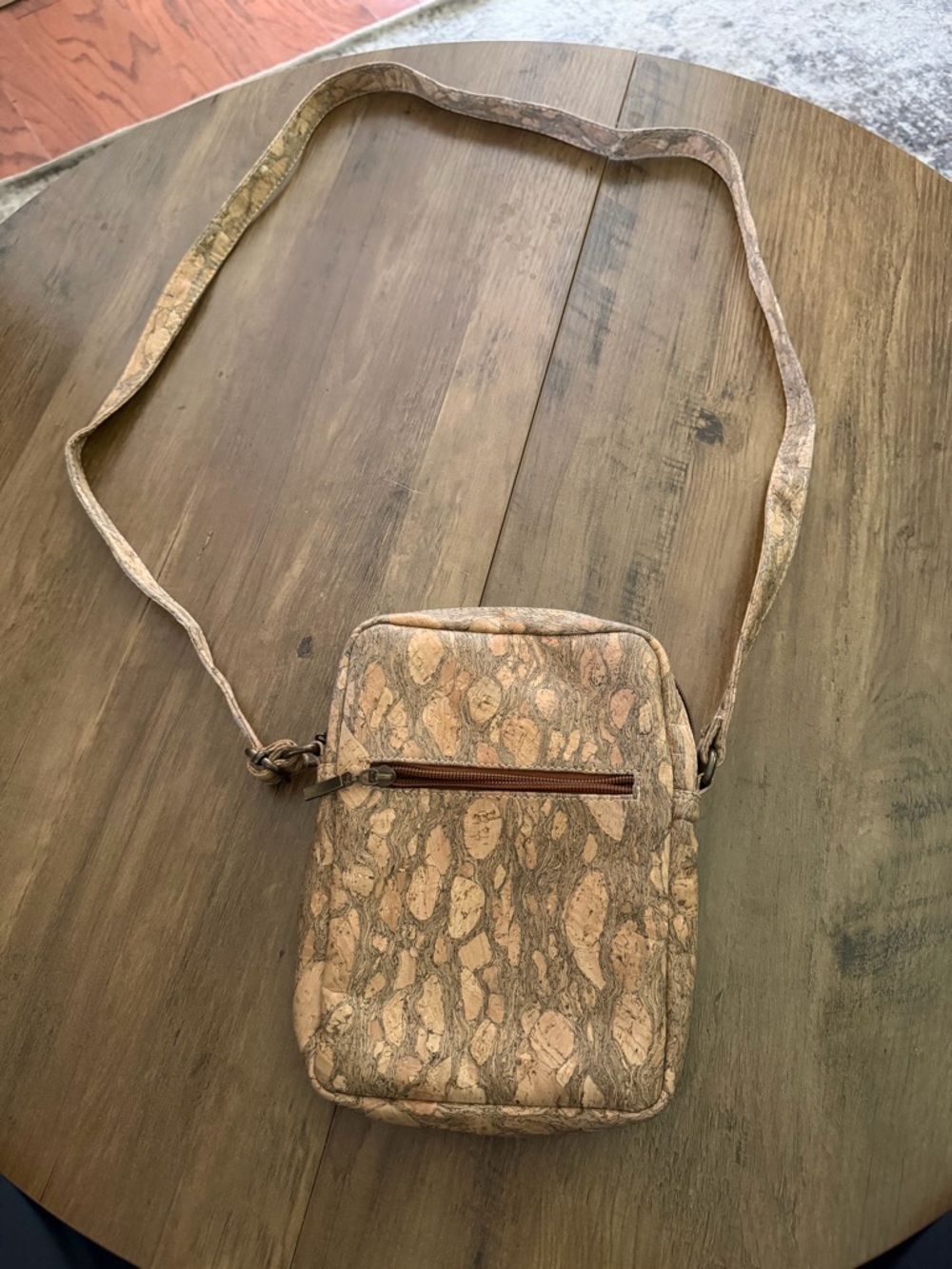 Women’s Eco Cork Crossbody Bag - Picture 2 of 5